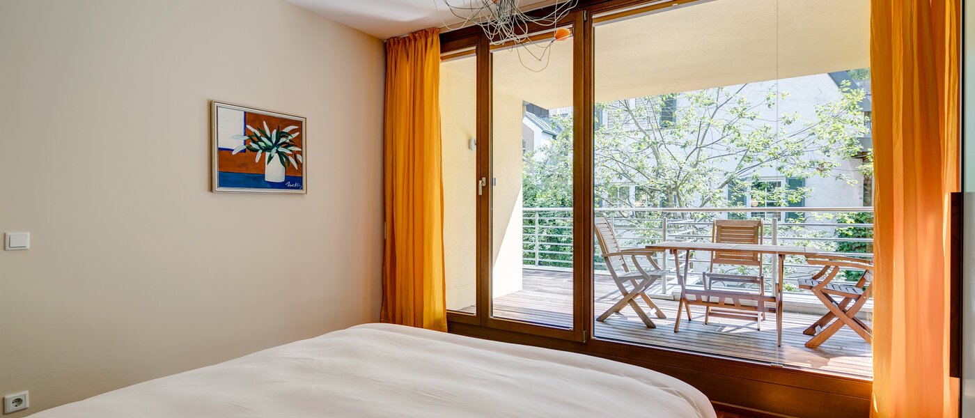 Doppelhaushälfte München Schwabing (links der Leopoldstraße) 02 2. Schlafzimmer	 3396