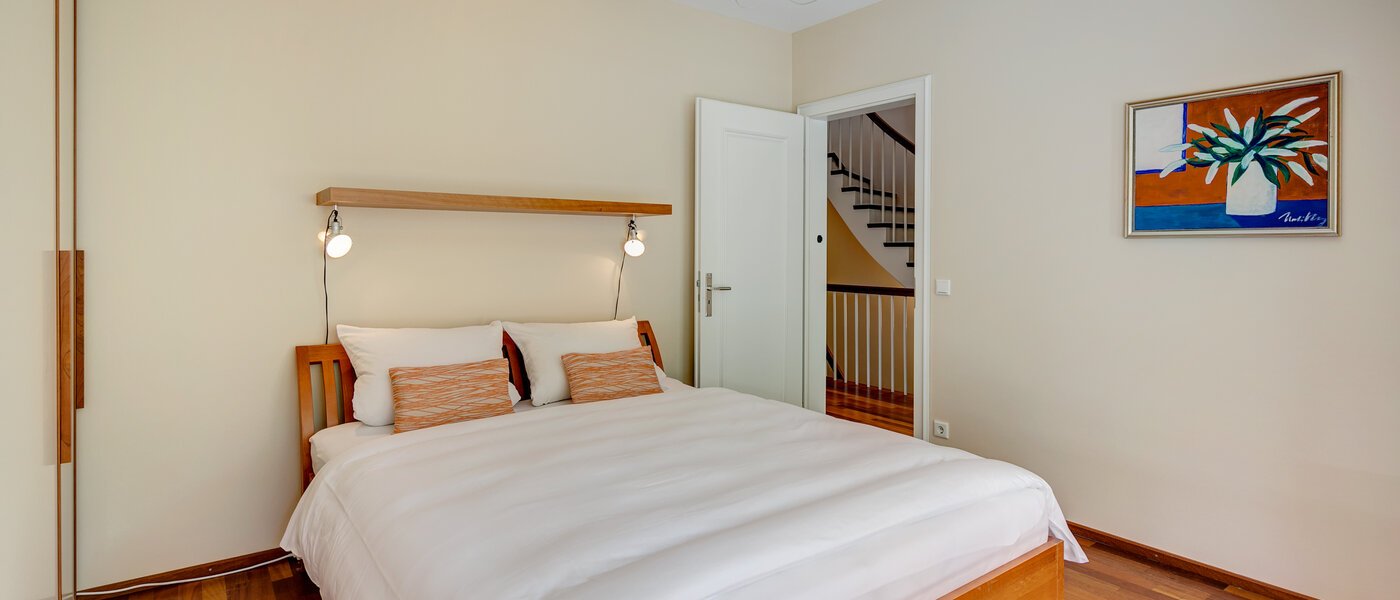 Doppelhaushälfte München Schwabing (links der Leopoldstraße) 03 2. Schlafzimmer	 3396