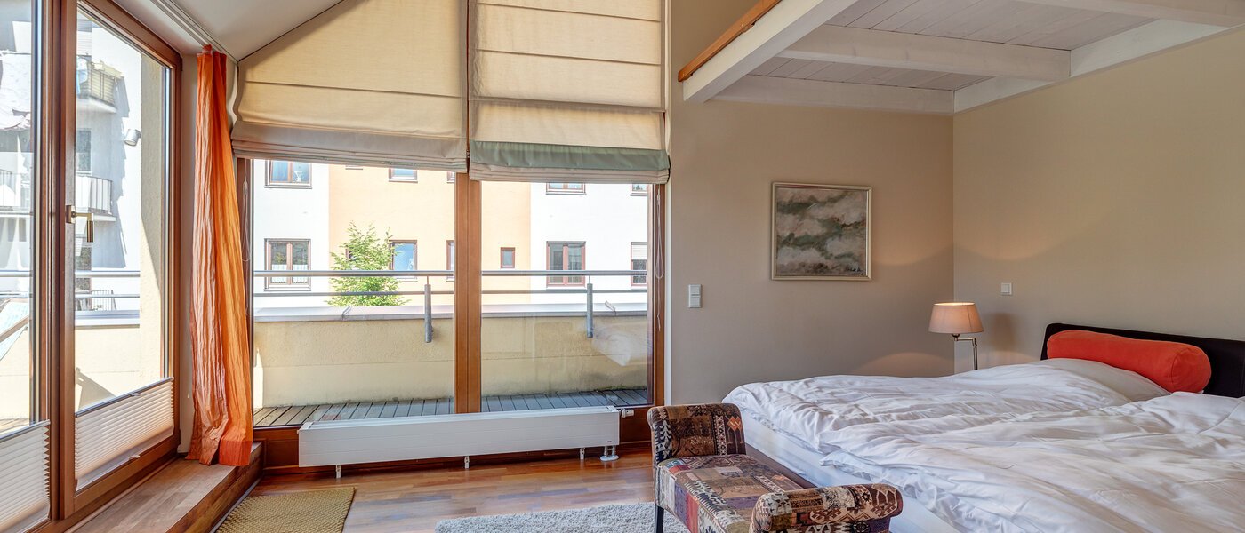 Doppelhaushälfte München Schwabing (links der Leopoldstraße) 01 Schlafzimmer 3396