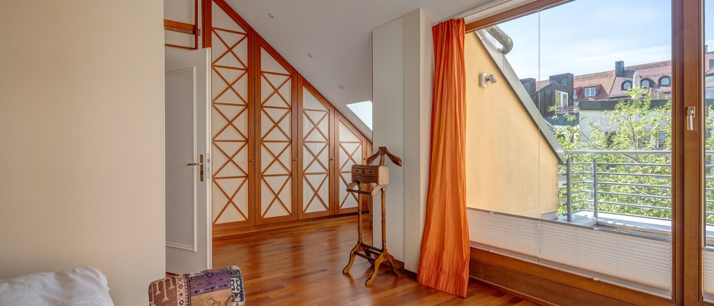 Doppelhaushälfte München Schwabing (links der Leopoldstraße) 05 Schlafzimmer 3396