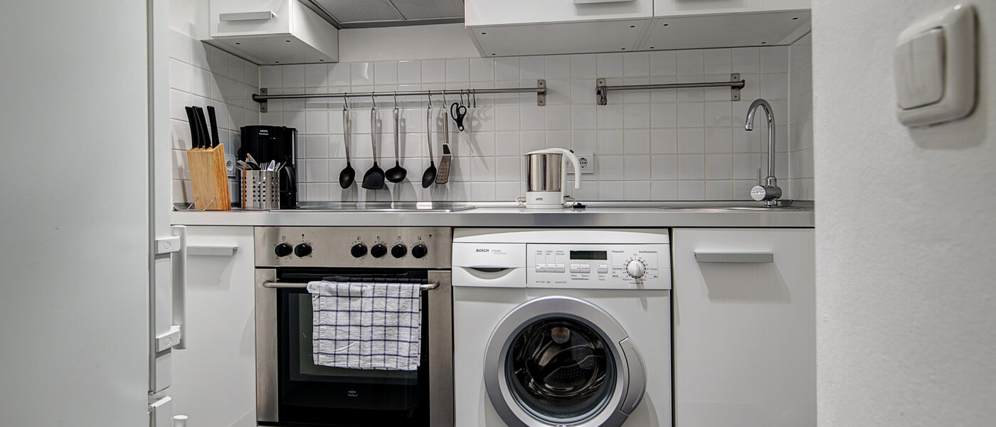 Wohnung München Schwabing (links der Leopoldstraße) 01 Küche 3713