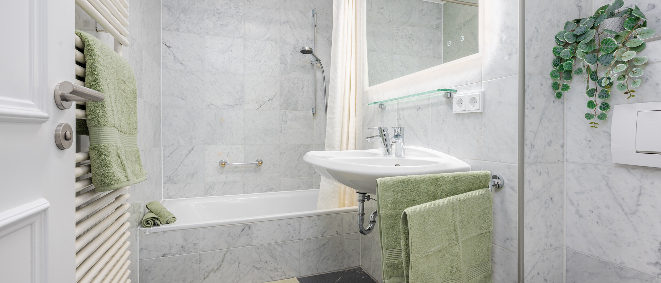 Wohnung München Maxvorstadt - Rund um den Josephsplatz 01 Badezimmer 3735