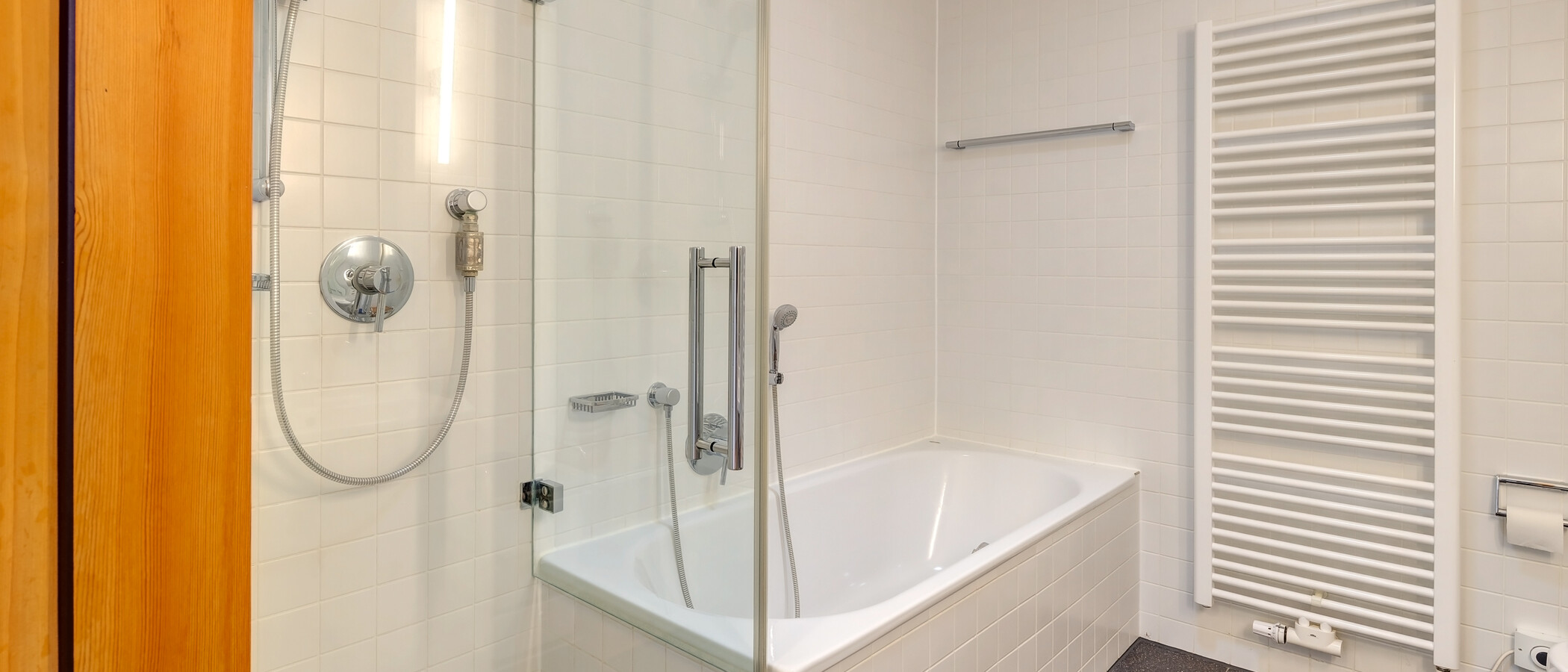 Gartenwohnung München Harlaching 01 Badezimmer 4247