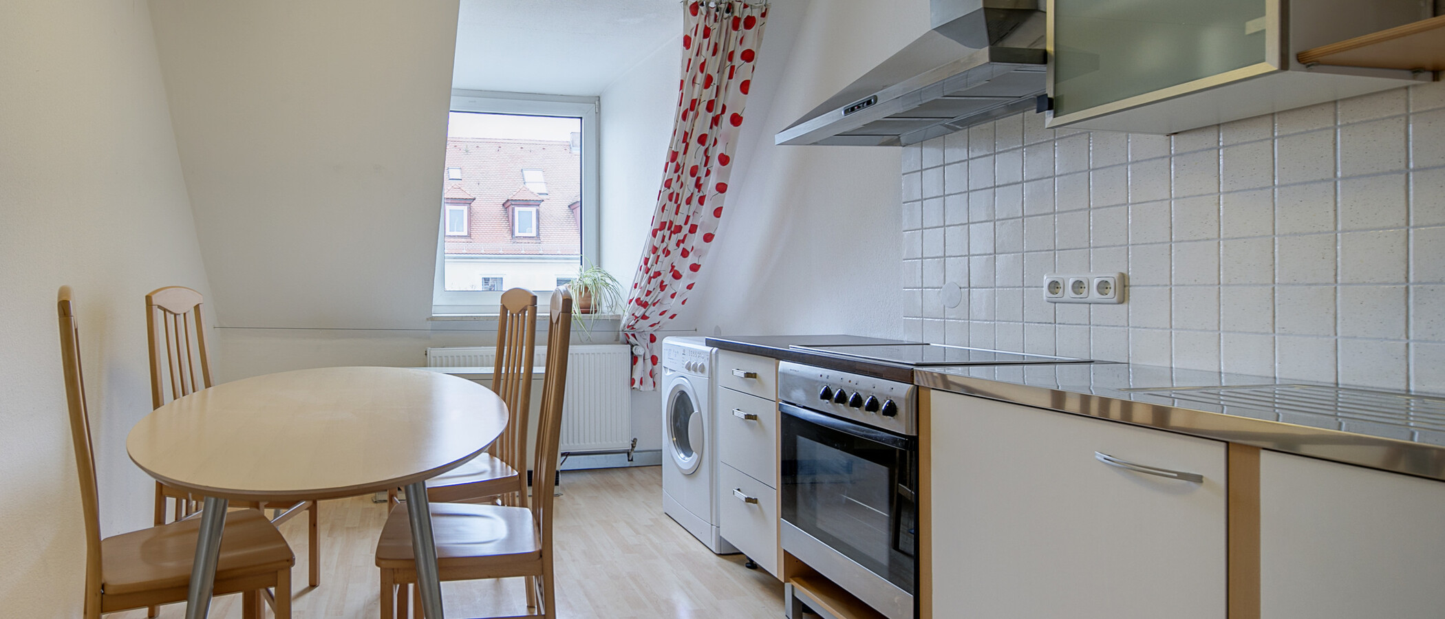 Dachgeschosswohnung München Schwabing (links der Leopoldstraße) 01 Küche 4340