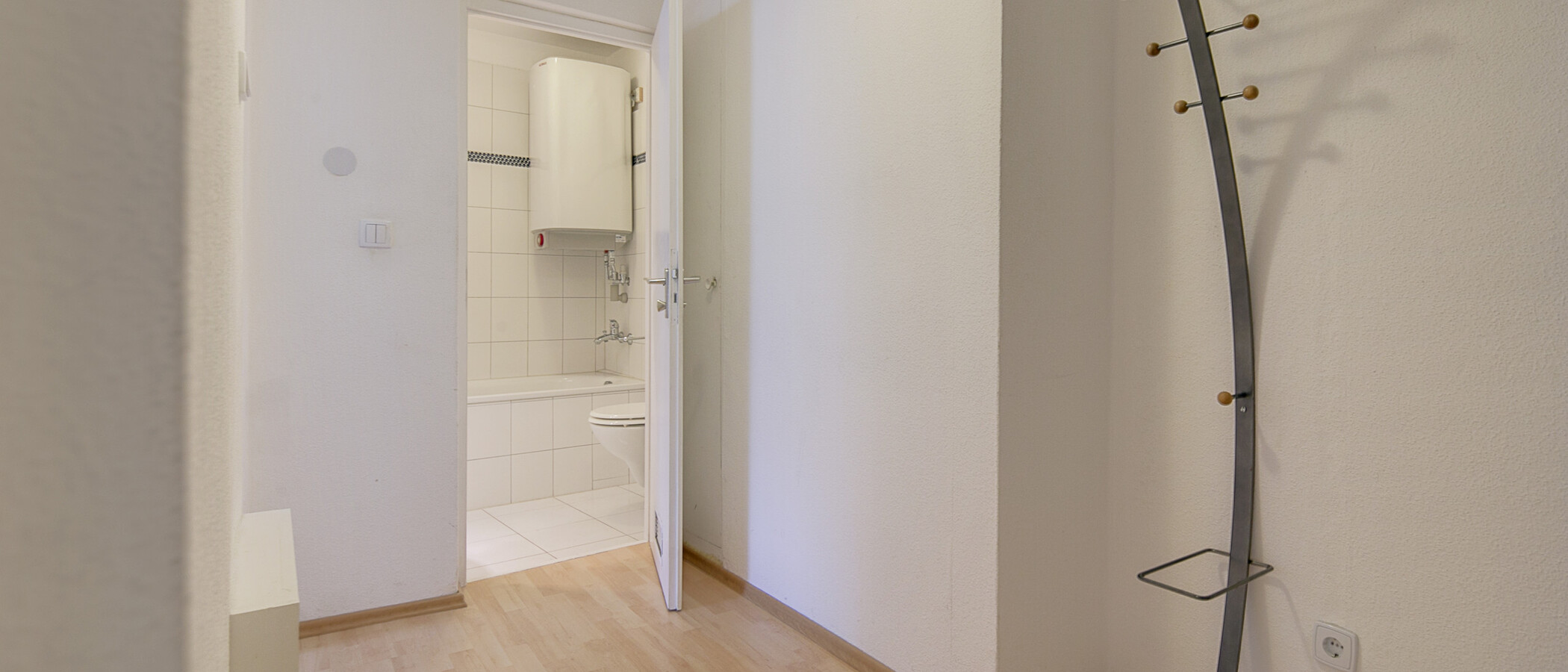 Dachgeschosswohnung München Schwabing (links der Leopoldstraße) 02 Flur/Gang 4340