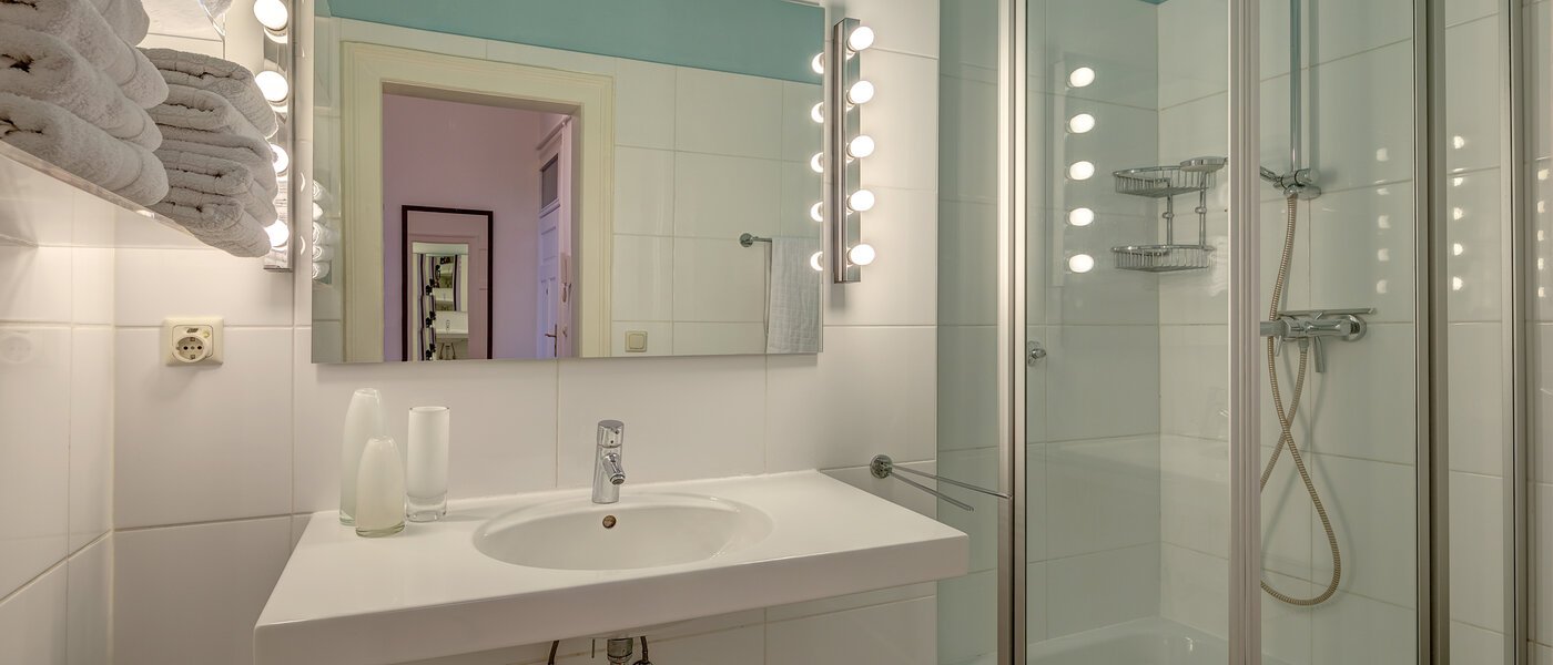 Wohnung München Maxvorstadt - Rund um den Josephplatz 01 Badezimmer 4385