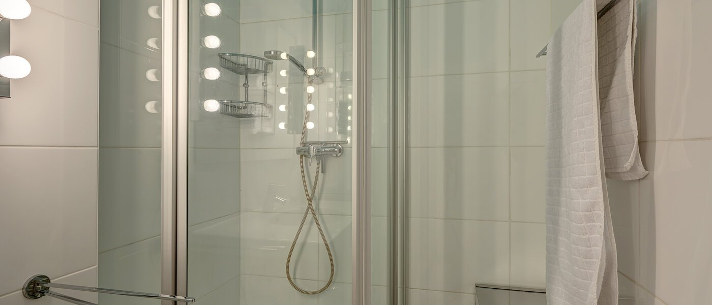 Wohnung München Maxvorstadt - Rund um den Josephplatz 02 Badezimmer 4385