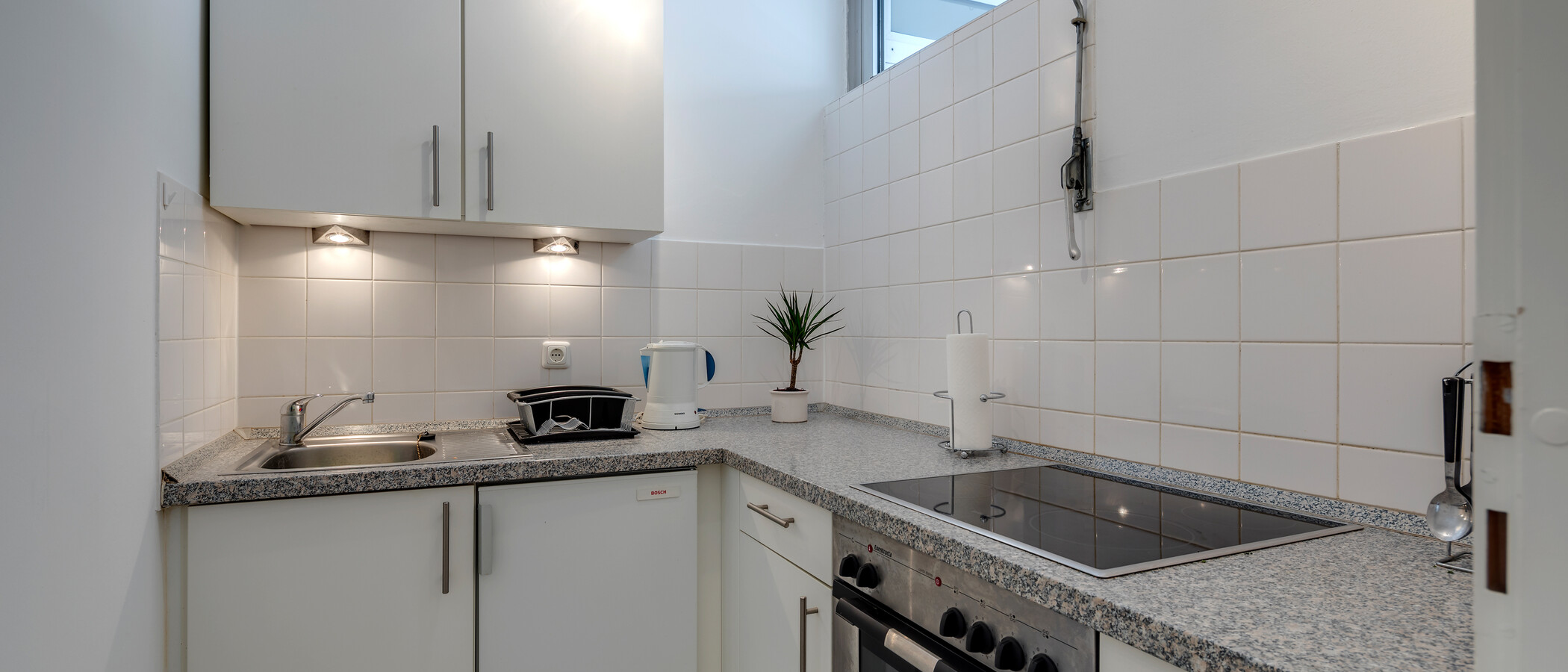 Wohnung München Schwabing-Nord (zw. Leopoldstraße & Englischen Garten) 01 Küche 4452