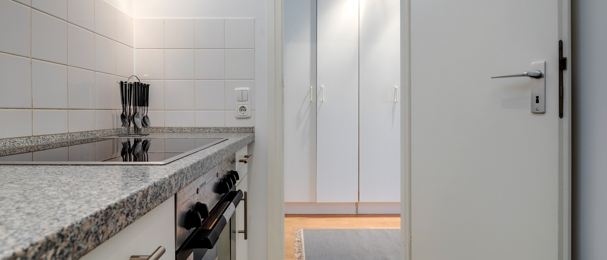 Wohnung München Schwabing-Nord (zw. Leopoldstraße & Englischen Garten) 02 Küche 4452