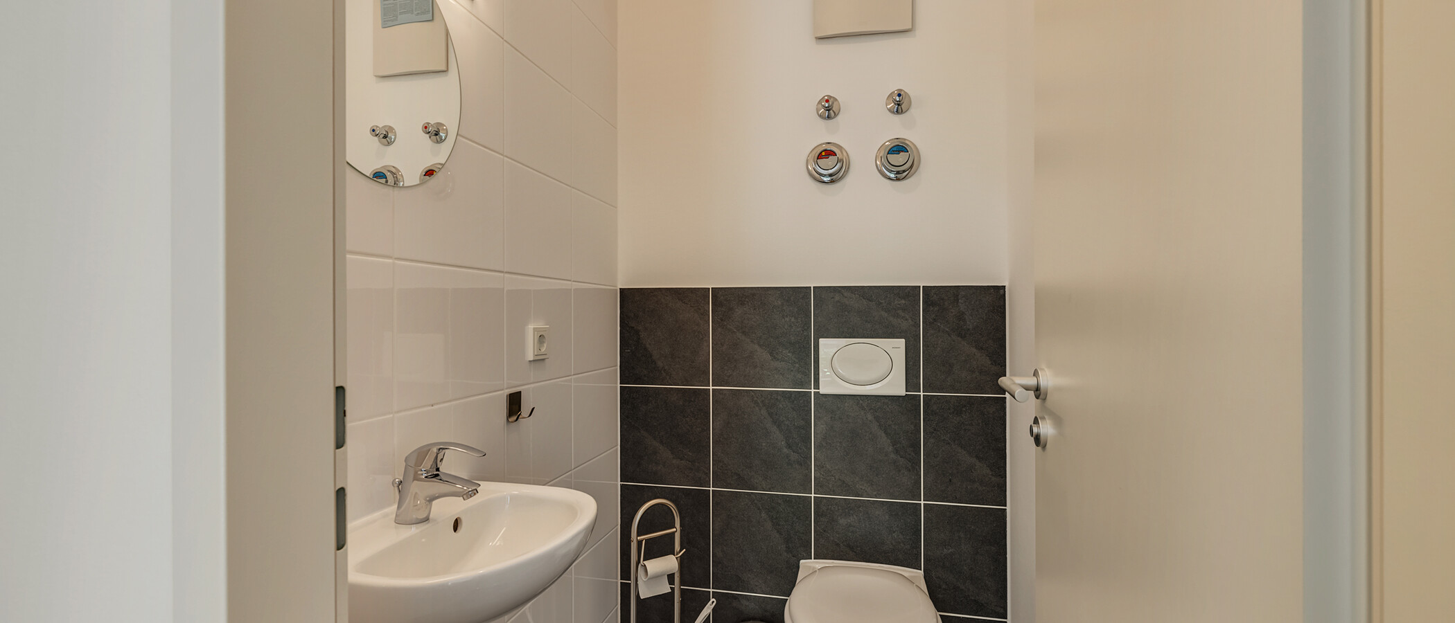 Gartenwohnung München Schwanthalerhöhe 01 Gäste-WC 4454