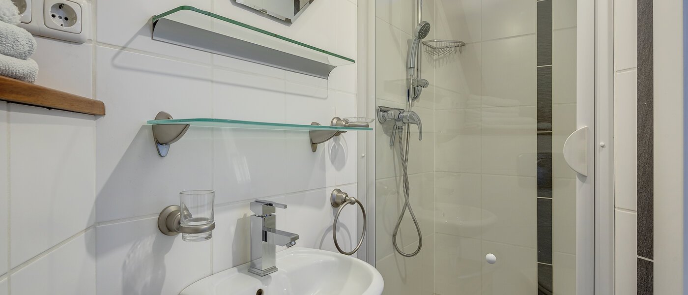 Dachgeschosswohnung Unterföhring 01 Badezimmer 4788