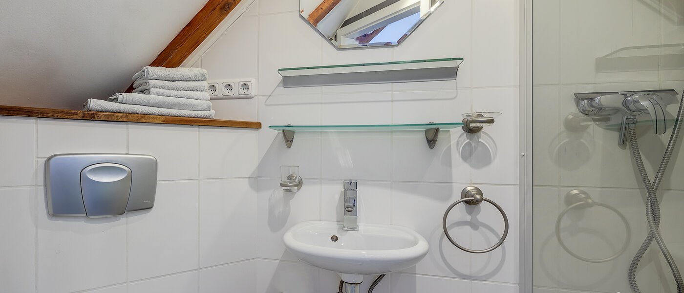 Dachgeschosswohnung Unterföhring 02 Badezimmer 4788