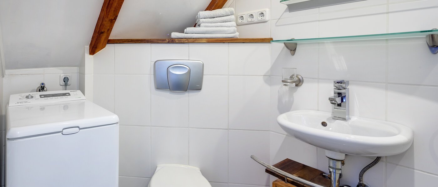 Dachgeschosswohnung Unterföhring 03 Badezimmer 4788