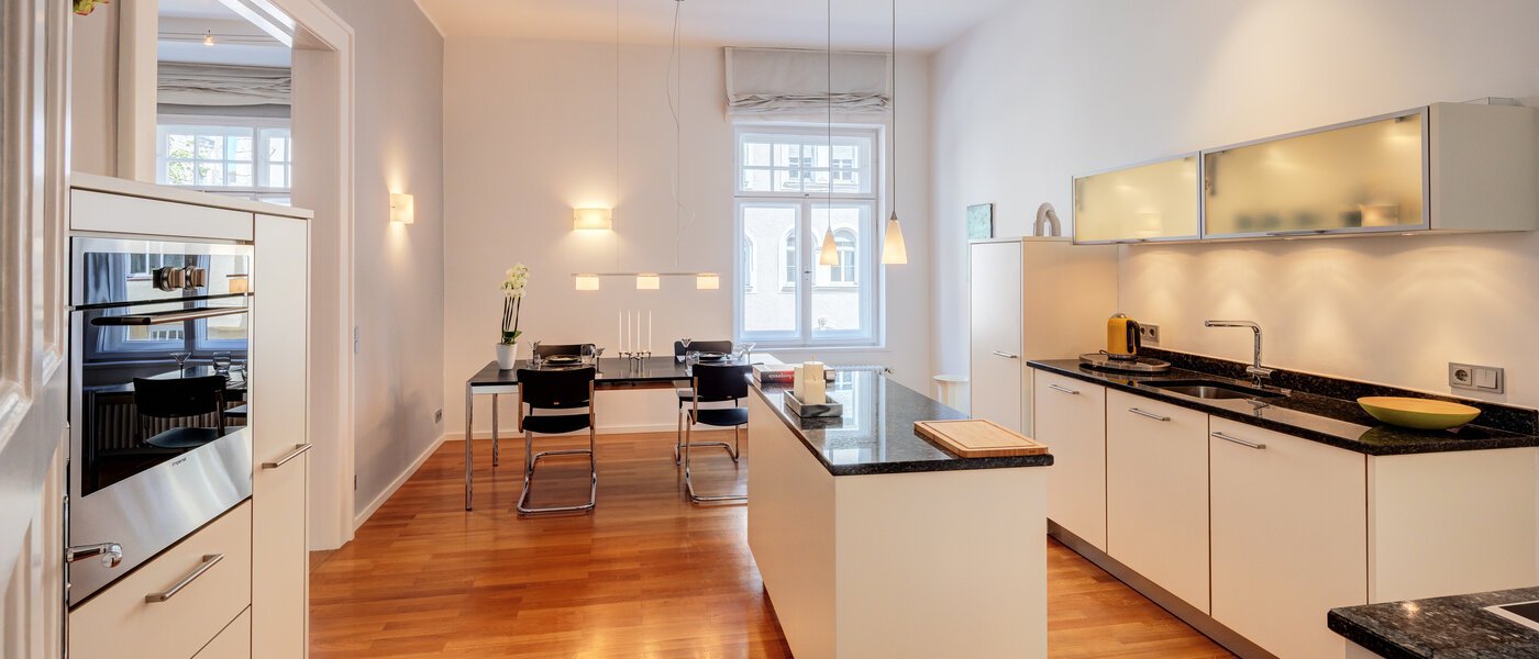 Wohnung München Schwabing (links der Leopoldstraße) 01 Küche 4915