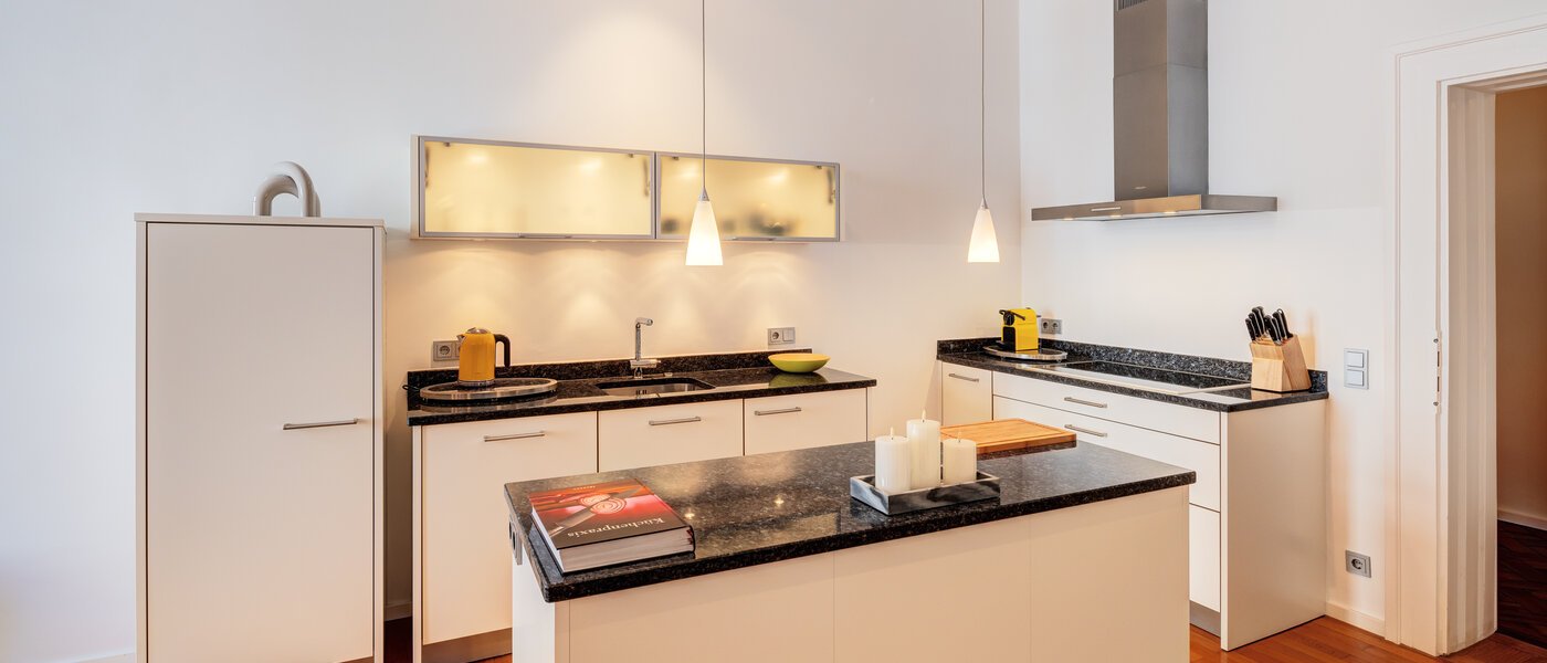 Wohnung München Schwabing (links der Leopoldstraße) 02 Küche 4915