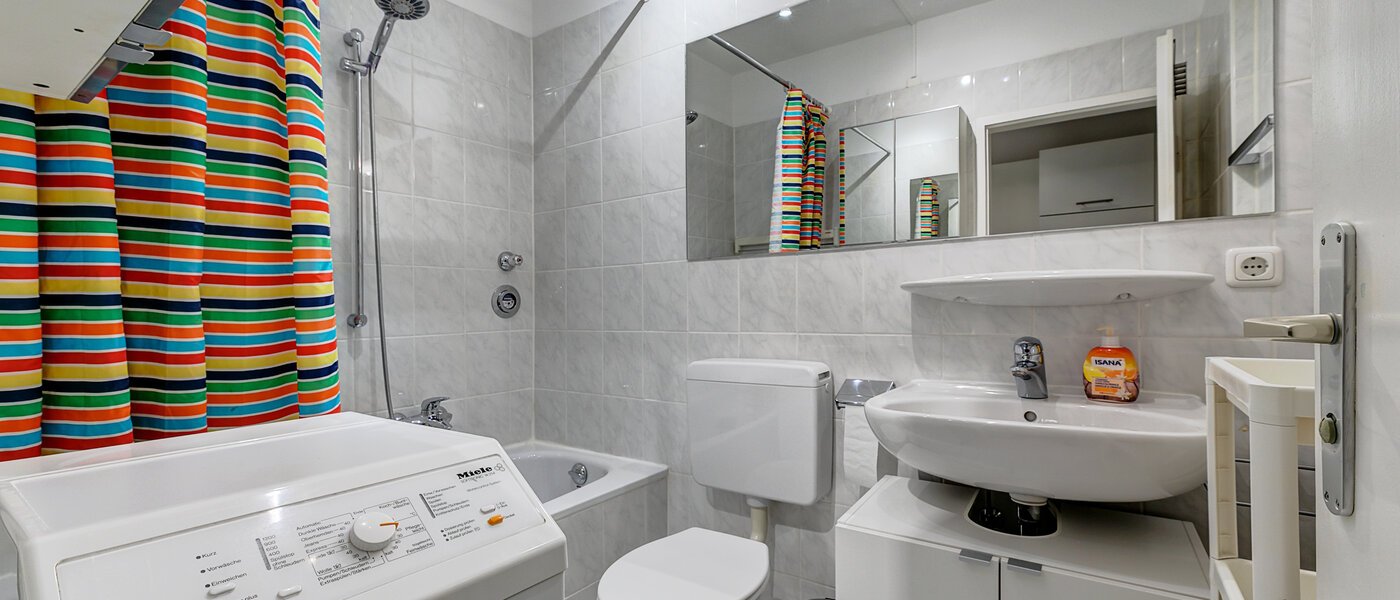 Apartment München Schwabing-West (rund um den Hohenzollernplatz) 02 Badezimmer 4983