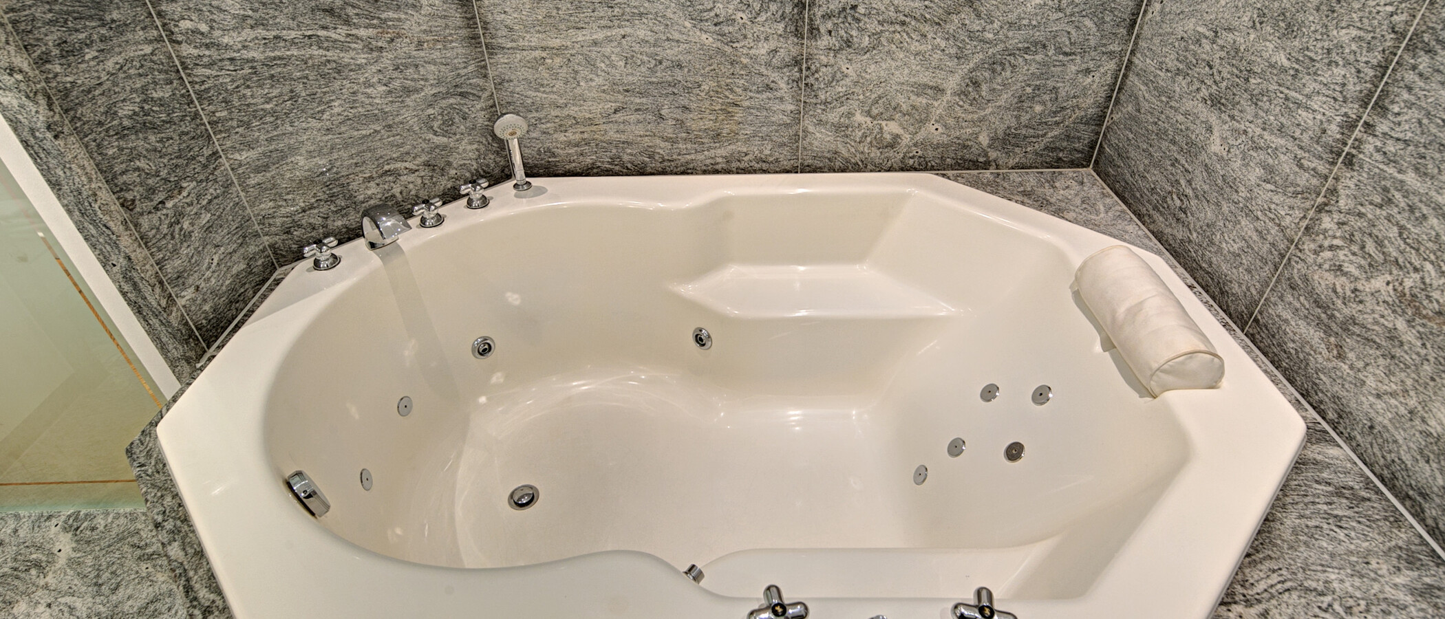 Wohnung München Schwabing-West (rund um den Hohenzollernplatz) 02 Badezimmer 5273