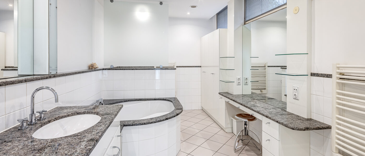 Einfamilienhaus München Obermenzing 01 1. Badezimmer 5436