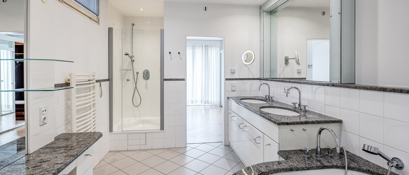 Einfamilienhaus München Obermenzing 02 1. Badezimmer 5436