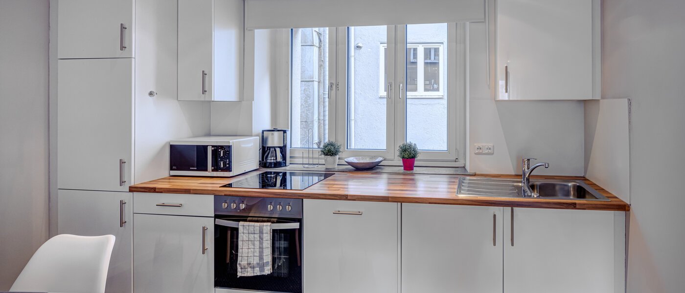 Wohnung München Schwabing-Nord (zw. Leopoldstraße & Englischen Garten) 01 Küche 5559