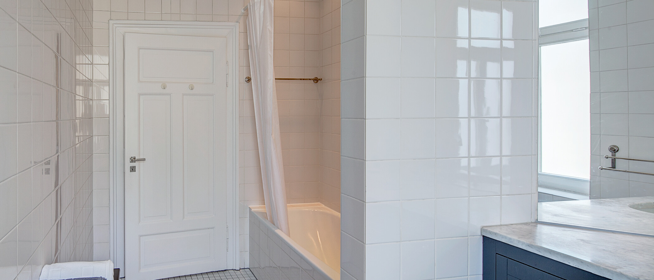 Wohnung München Schwabing (links der Leopoldstraße) 01 Badezimmer 556