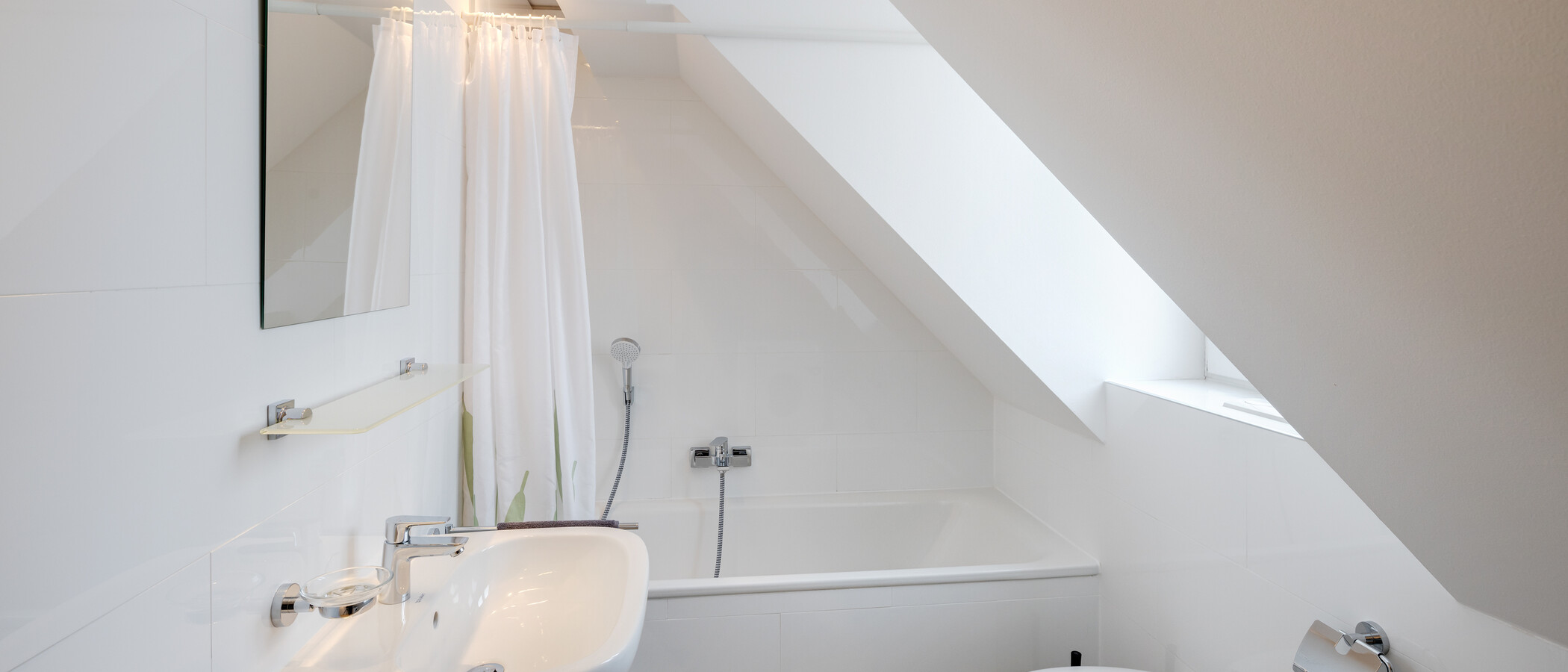 Dachgeschosswohnung München Schwabing 01 Badezimmer 5576