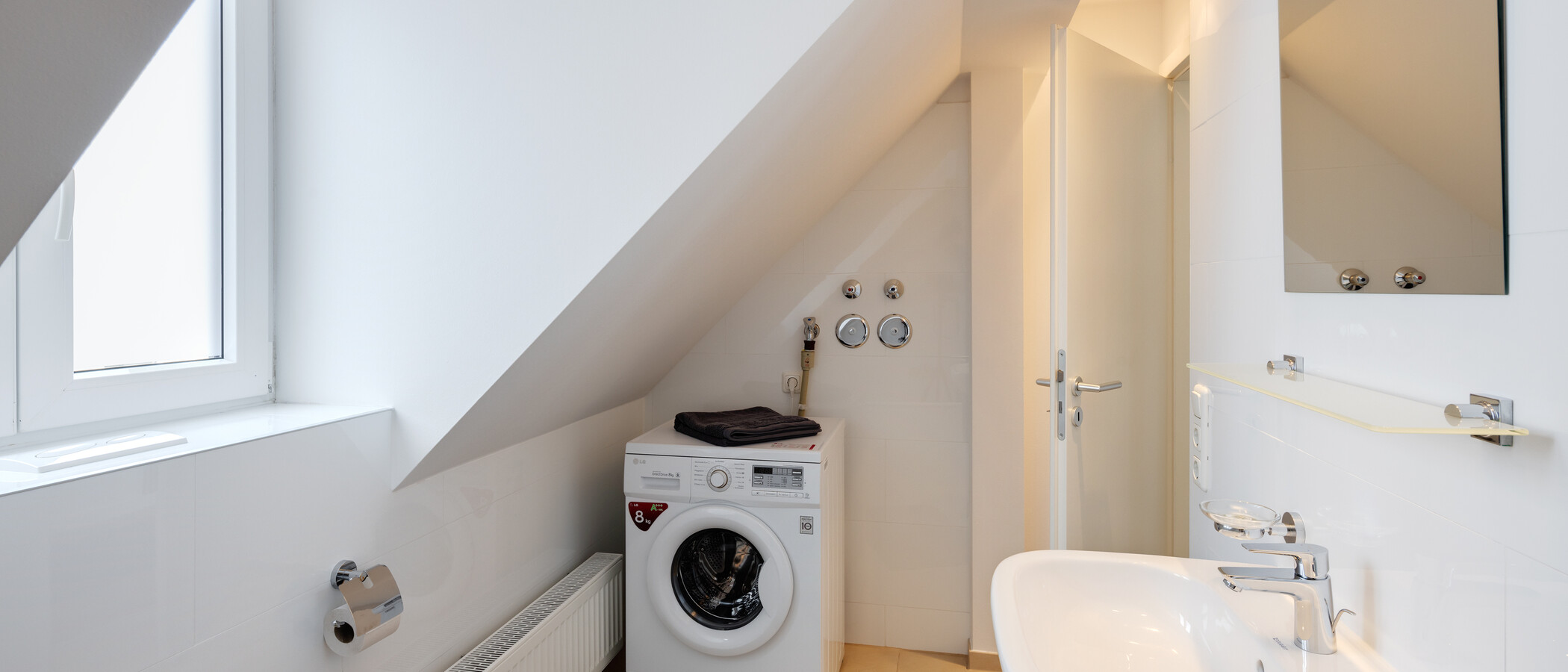 Dachgeschosswohnung München Schwabing 02 Badezimmer 5576