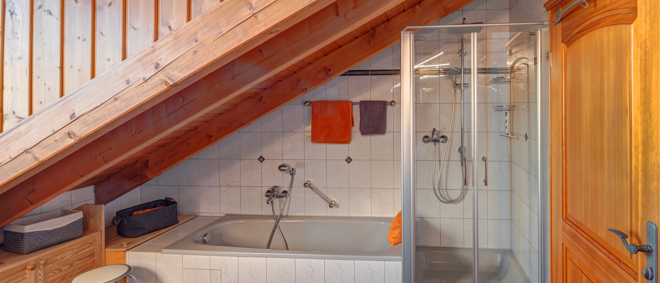 Dachgeschosswohnung München Am Hart 01 Badezimmer 5630