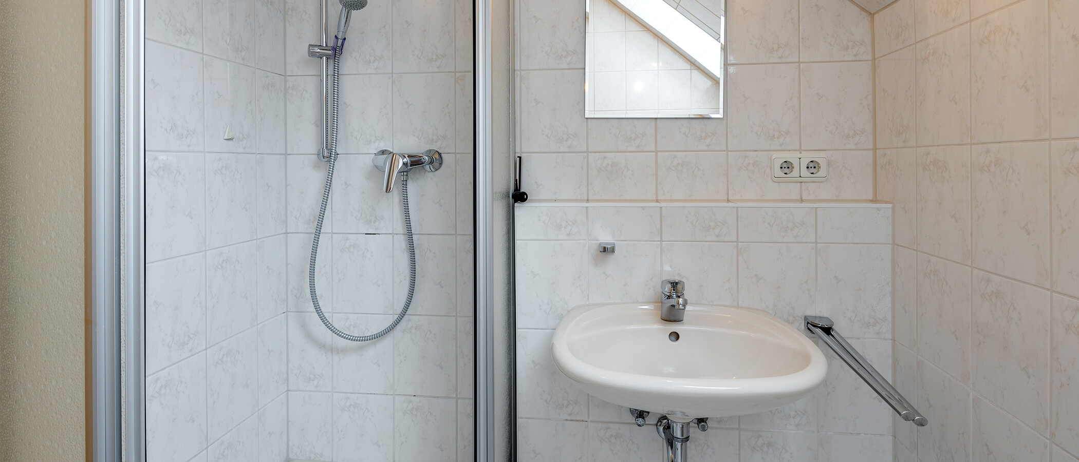 Dachgeschosswohnung München Waldtrudering 01 Badezimmer 6182