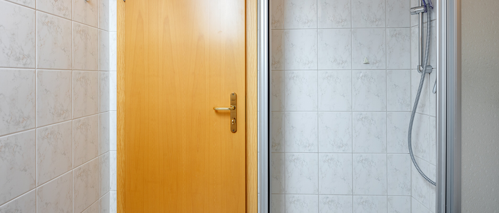 Dachgeschosswohnung München Waldtrudering 03 Badezimmer 6182