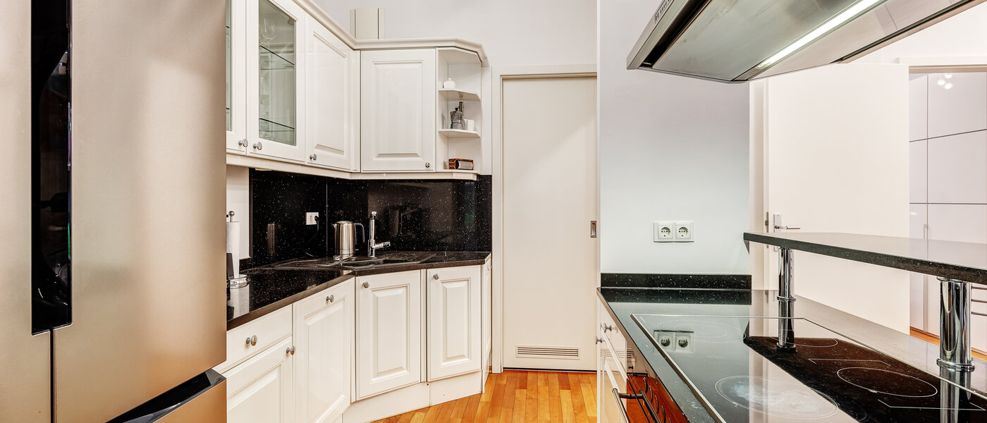 Wohnung München Schwabing-Nord (zw. Leopoldstraße & Englischen Garten) 01 Küche 6300