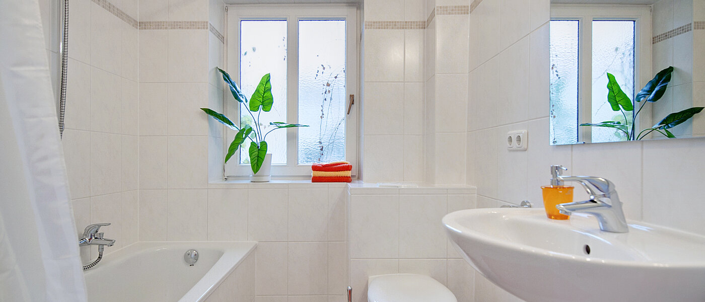 Wohnung München Schwabing (links der Leopoldstraße) 01 Badezimmer 6480