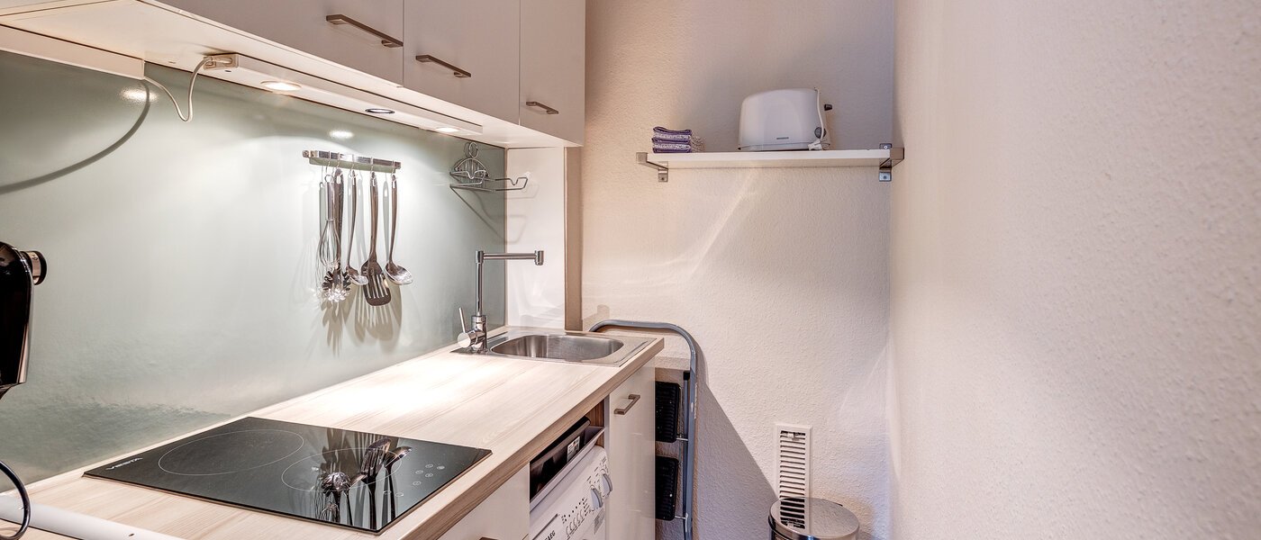 Wohnung München Schwabing (links der Leopoldstraße) 01 Küche 6491