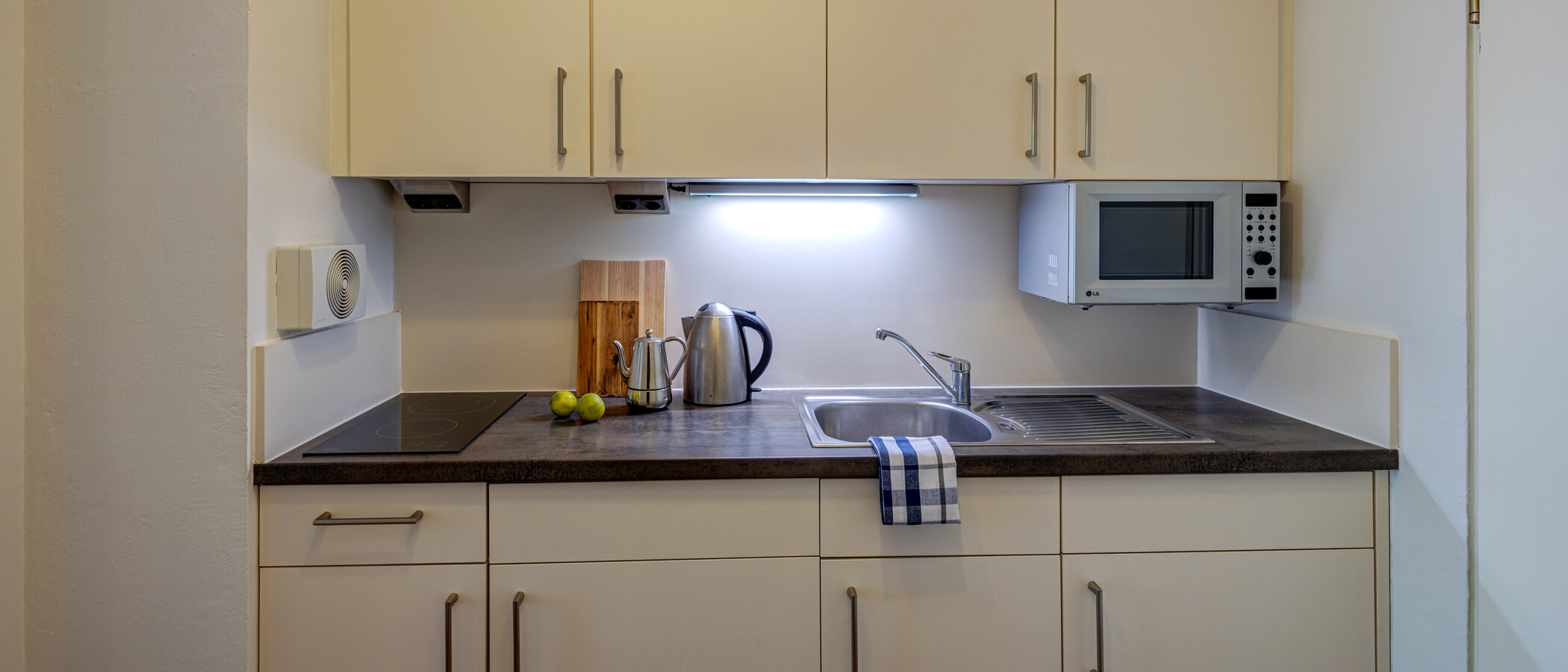 Wohnung München Arabellapark 01 Küche 6700