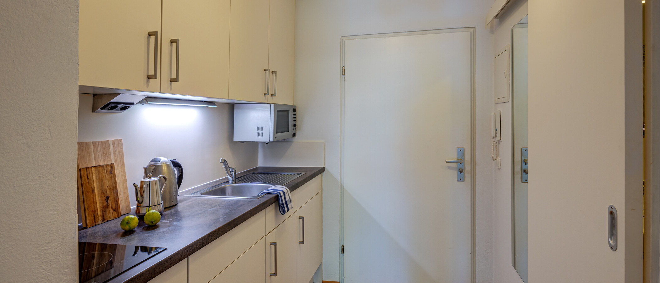 Wohnung München Arabellapark 01 Flur/Gang 6700