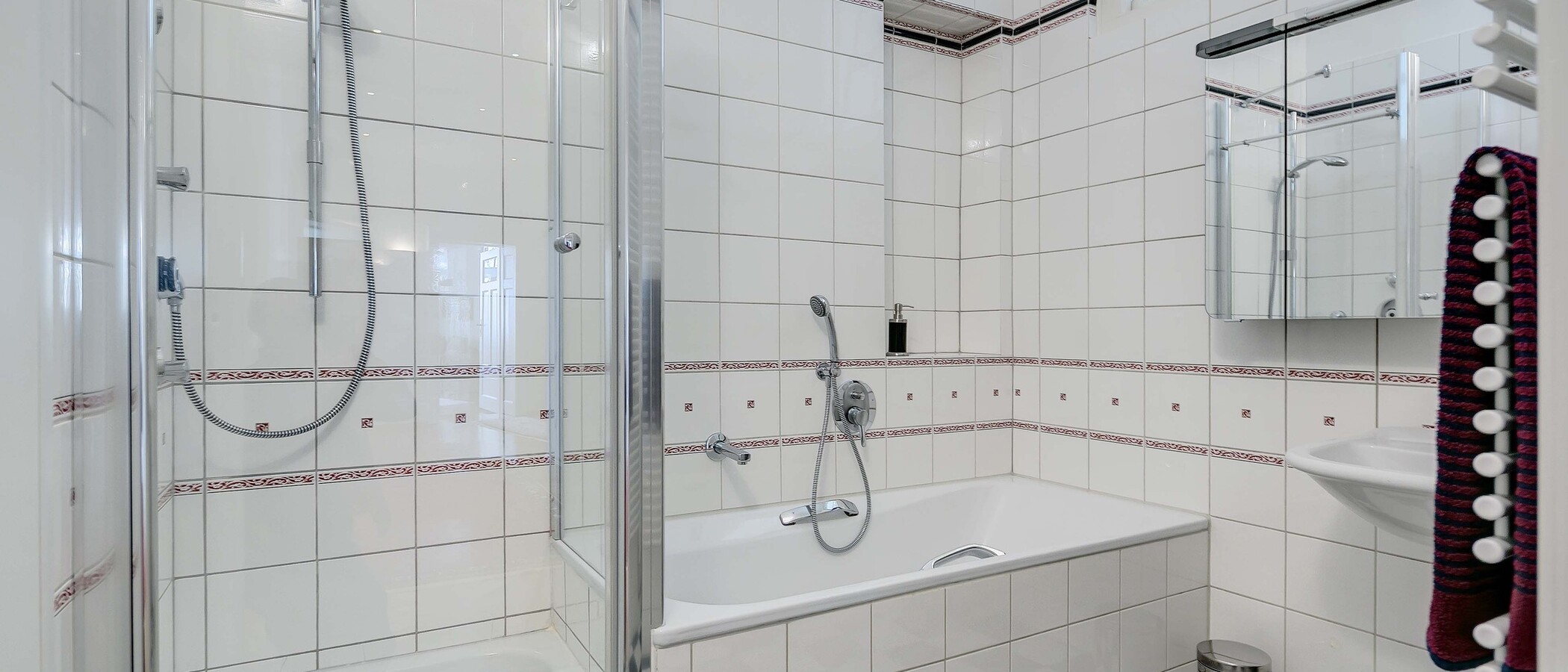 Wohnung München Altbogenhausen 01 Badezimmer 681