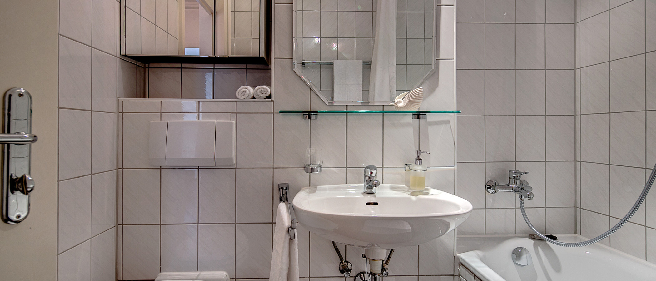 Apartment München Ludwigsvorstadt 01 Badezimmer 7070