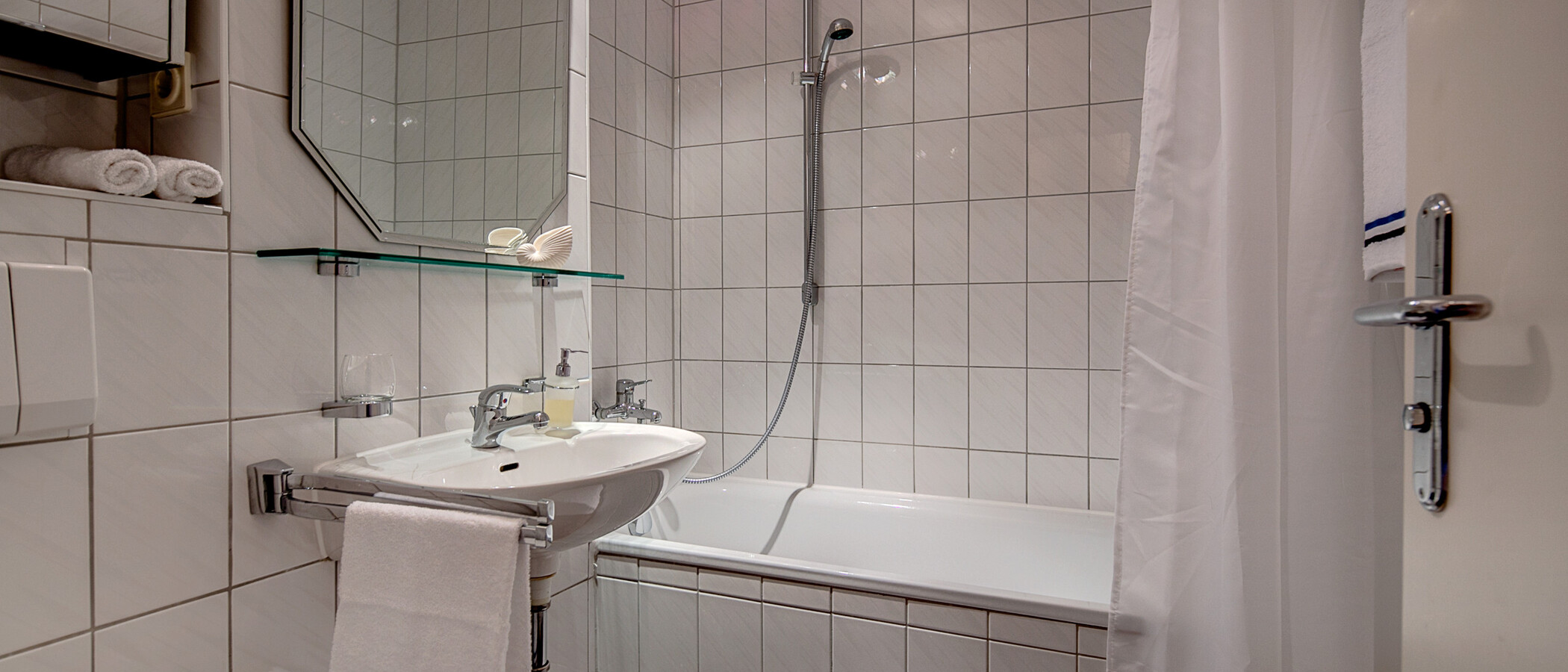 Apartment München Ludwigsvorstadt 02 Badezimmer 7070
