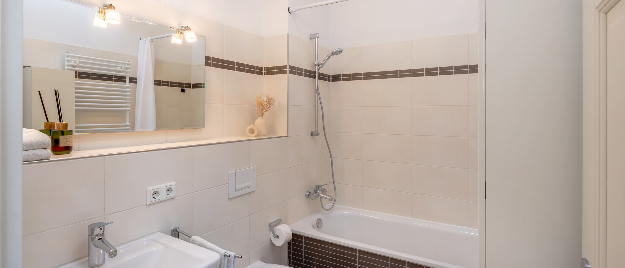 Dachgeschosswohnung München Neuhausen 01 Badezimmer 7084
