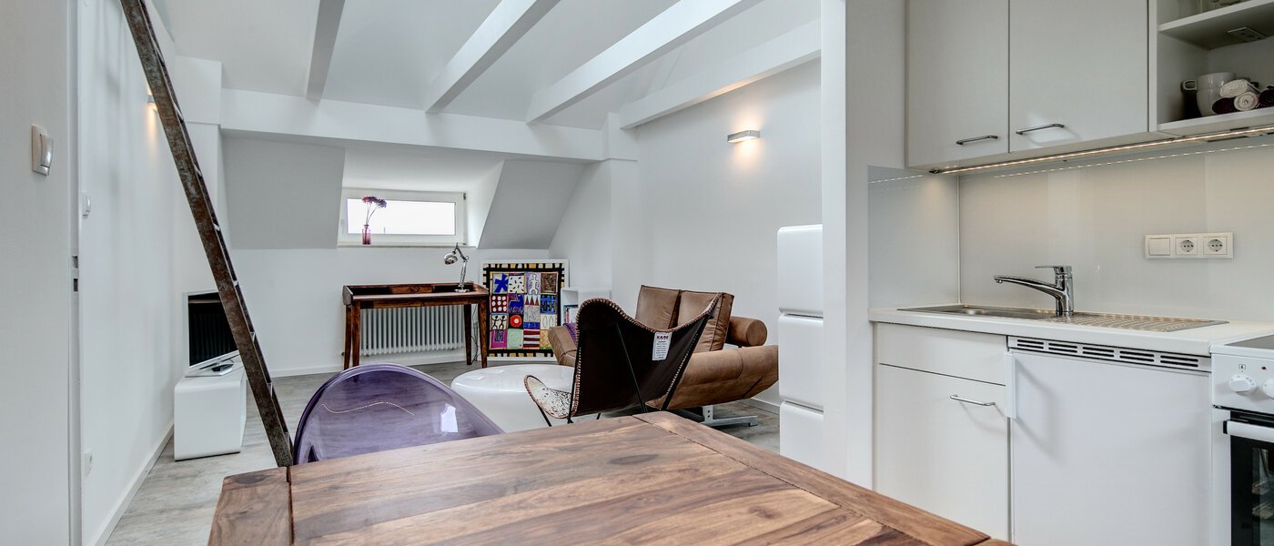 Dachgeschosswohnung München Maxvorstadt - Rund um den Josephplatz 04 Küche 7242