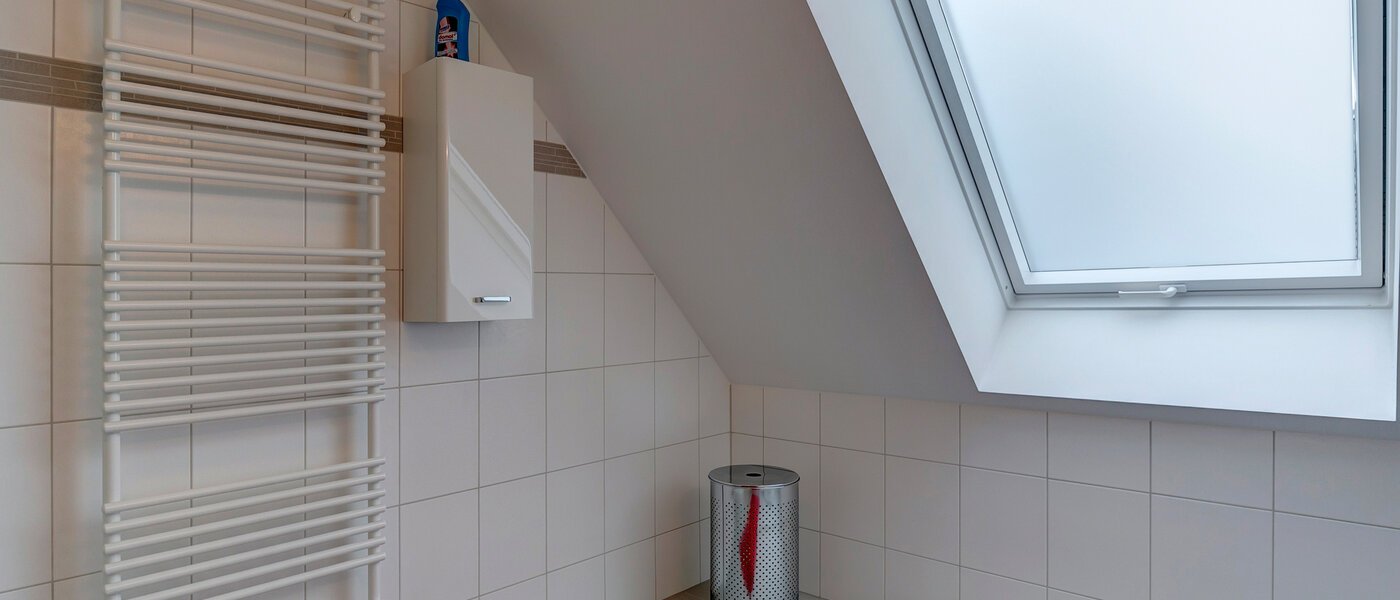 Dachgeschosswohnung München Berg am Laim 02 Badezimmer 7696