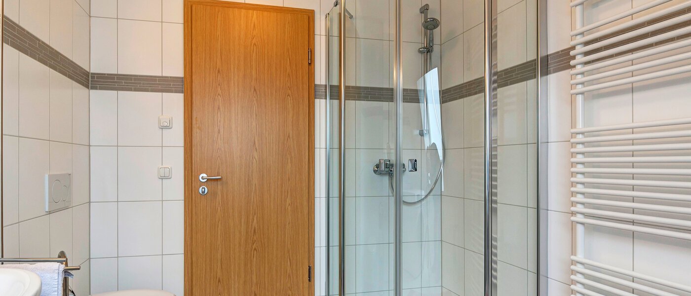 Dachgeschosswohnung München Berg am Laim 03 Badezimmer 7696