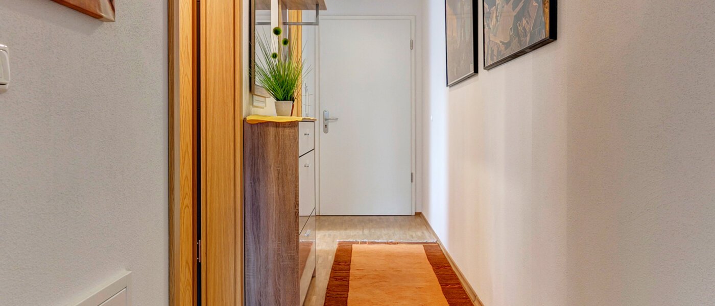 Dachgeschosswohnung München Berg am Laim 02 Flur/Gang 7696