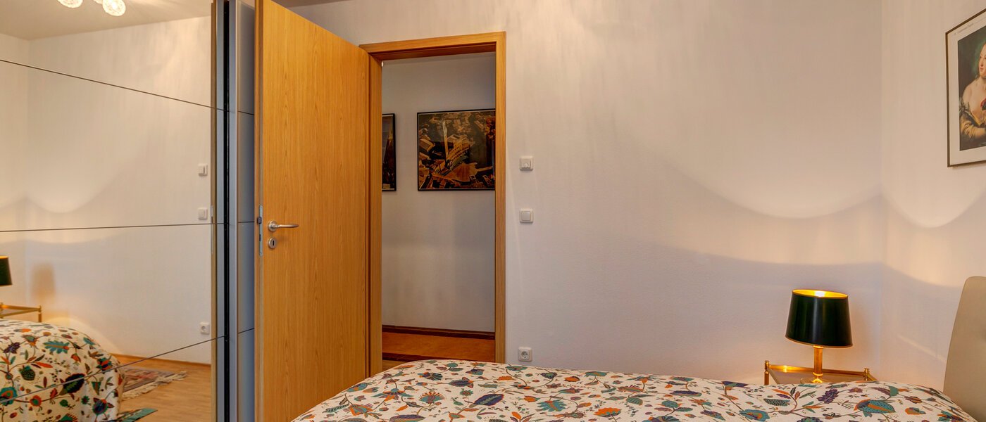 Dachgeschosswohnung München Berg am Laim 03 Schlafzimmer 7696