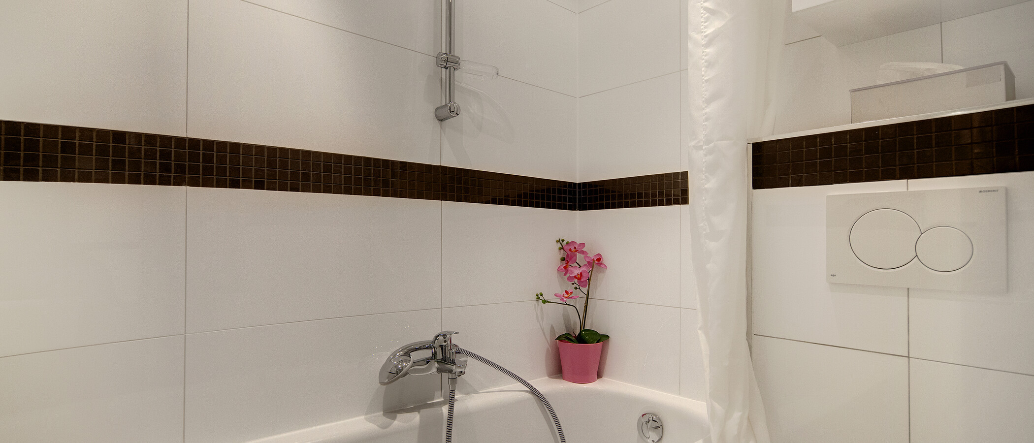 Apartment München Schwabing-West (rund um den Hohenzollernplatz) 03 Badezimmer 7701