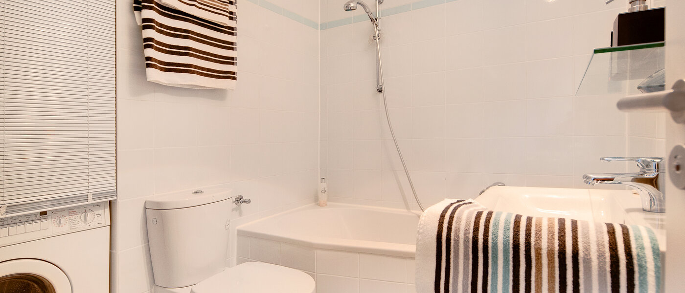 Dachterrassenwohnung München Schwabing-West (rund um den Hohenzollernplatz) 02 Badezimmer 7704