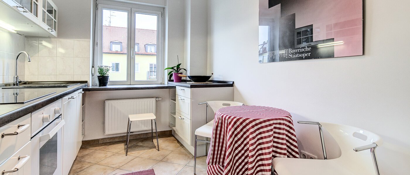 Wohnung München Schwabing (links der Leopoldstraße) 02 Küche 7776