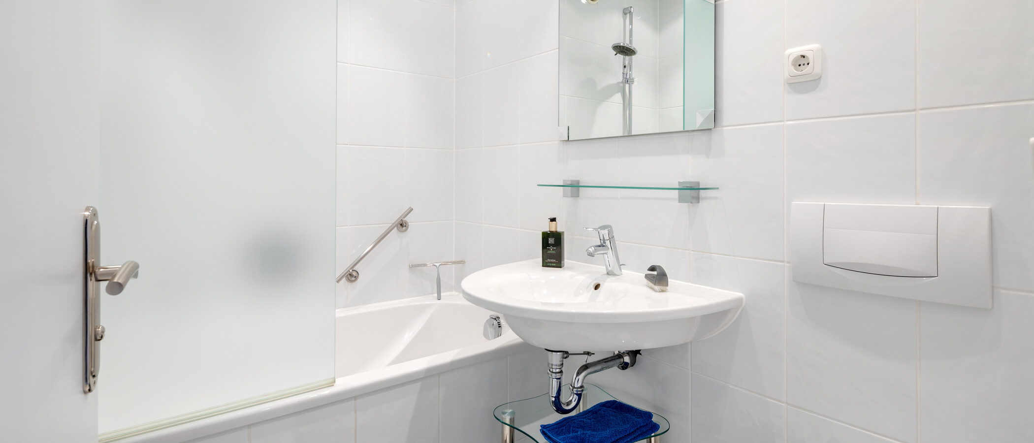 Apartment München Arabellapark 01 Badezimmer 7848