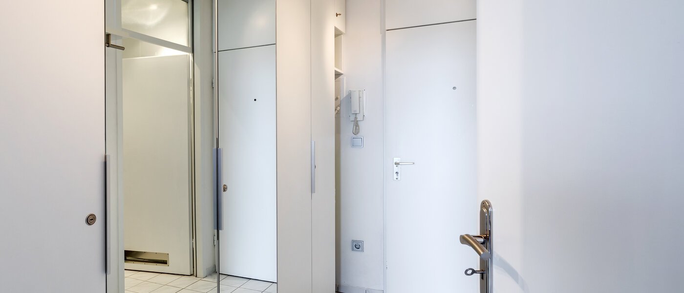 Apartment München Arabellapark 01 Flur/Gang 7848