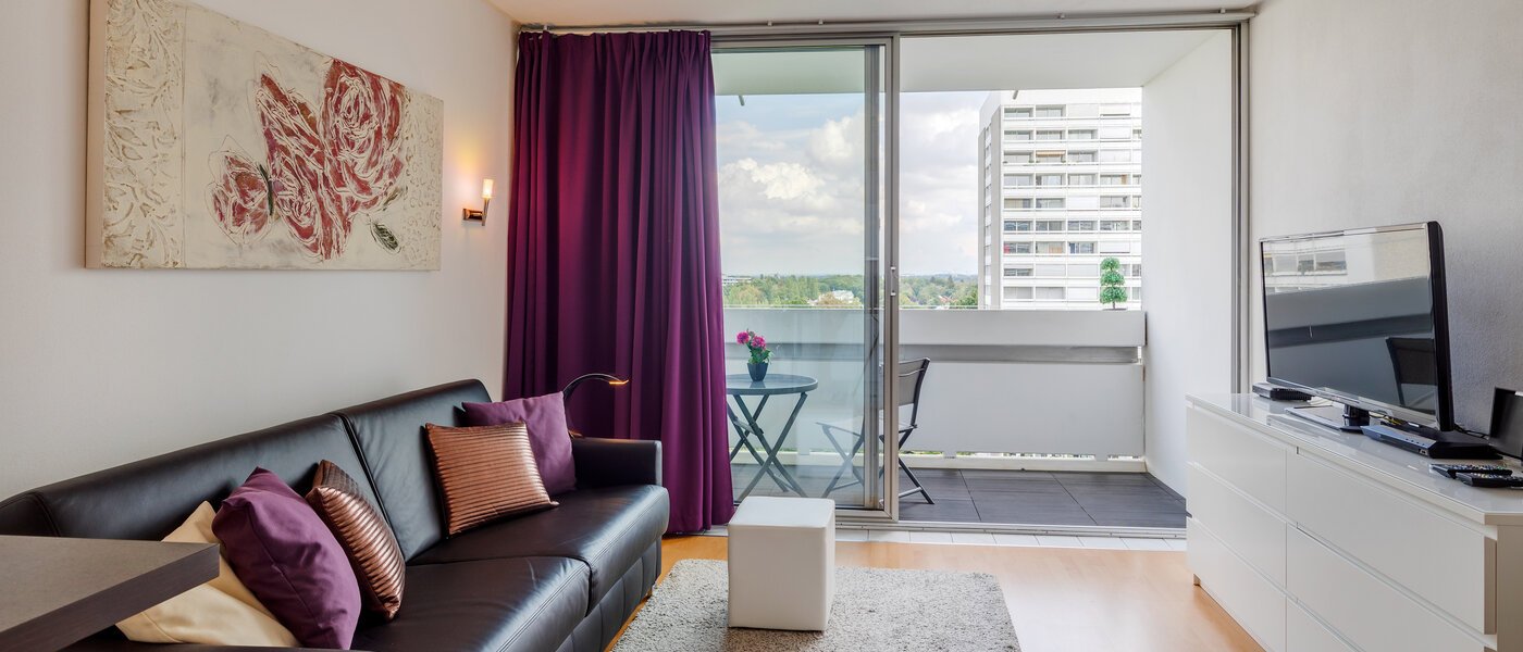 Apartment München Arabellapark 01 Wohnbereich 7848